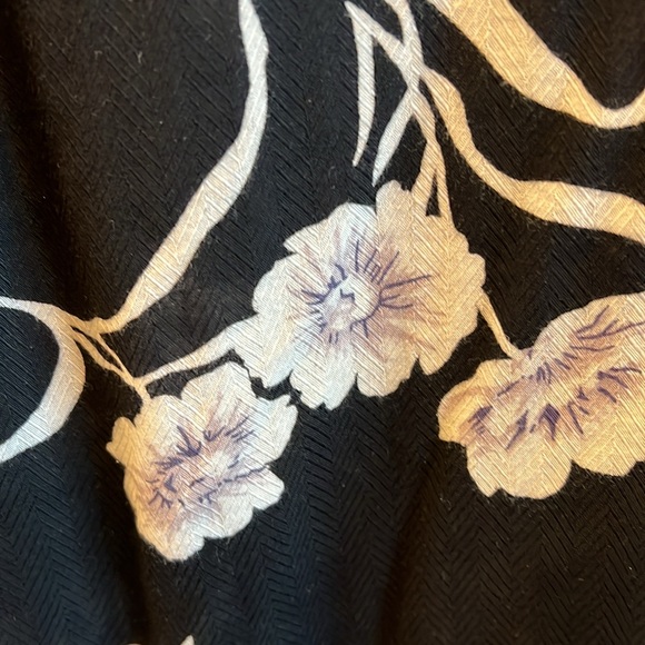 Volcom blouse, black floral, flowy, size M - Picture 5 of 5